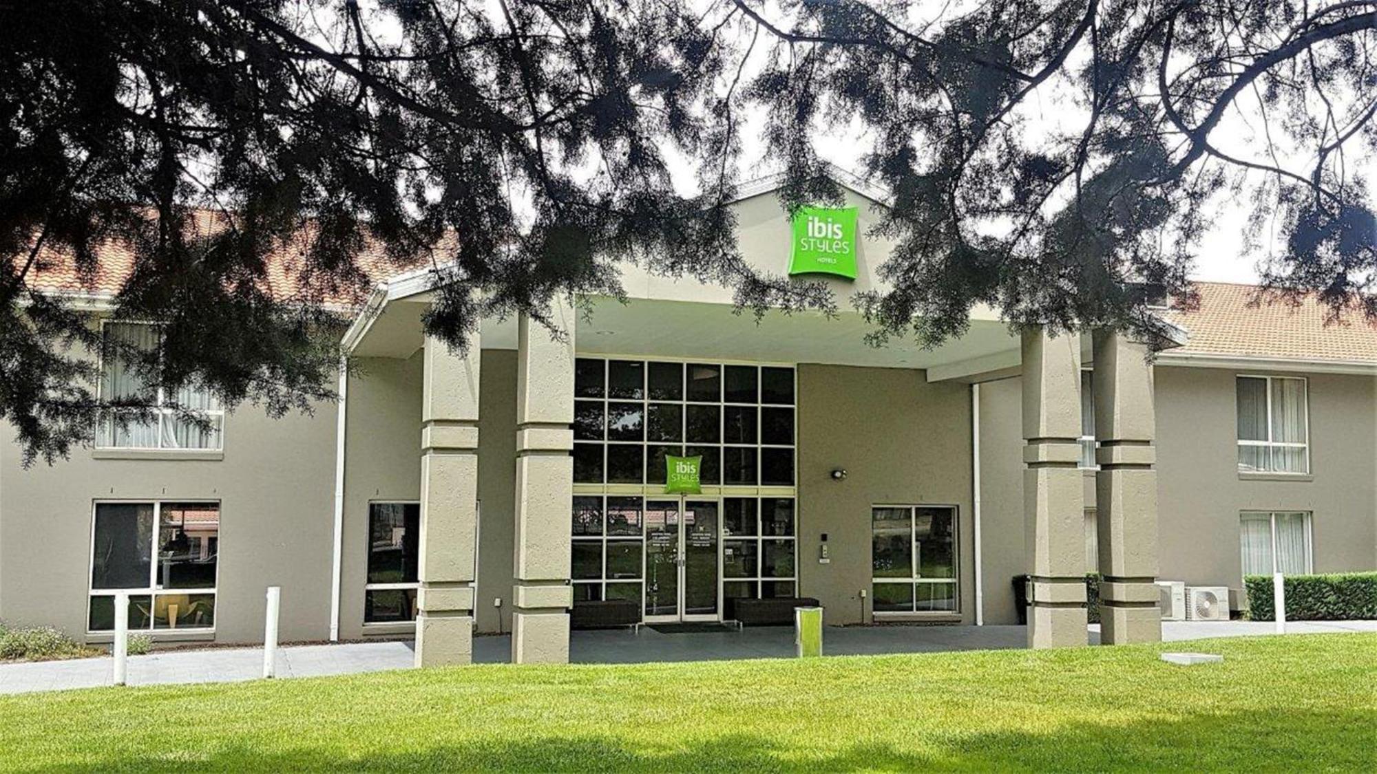 Ibis Styles Camberra Exterior foto