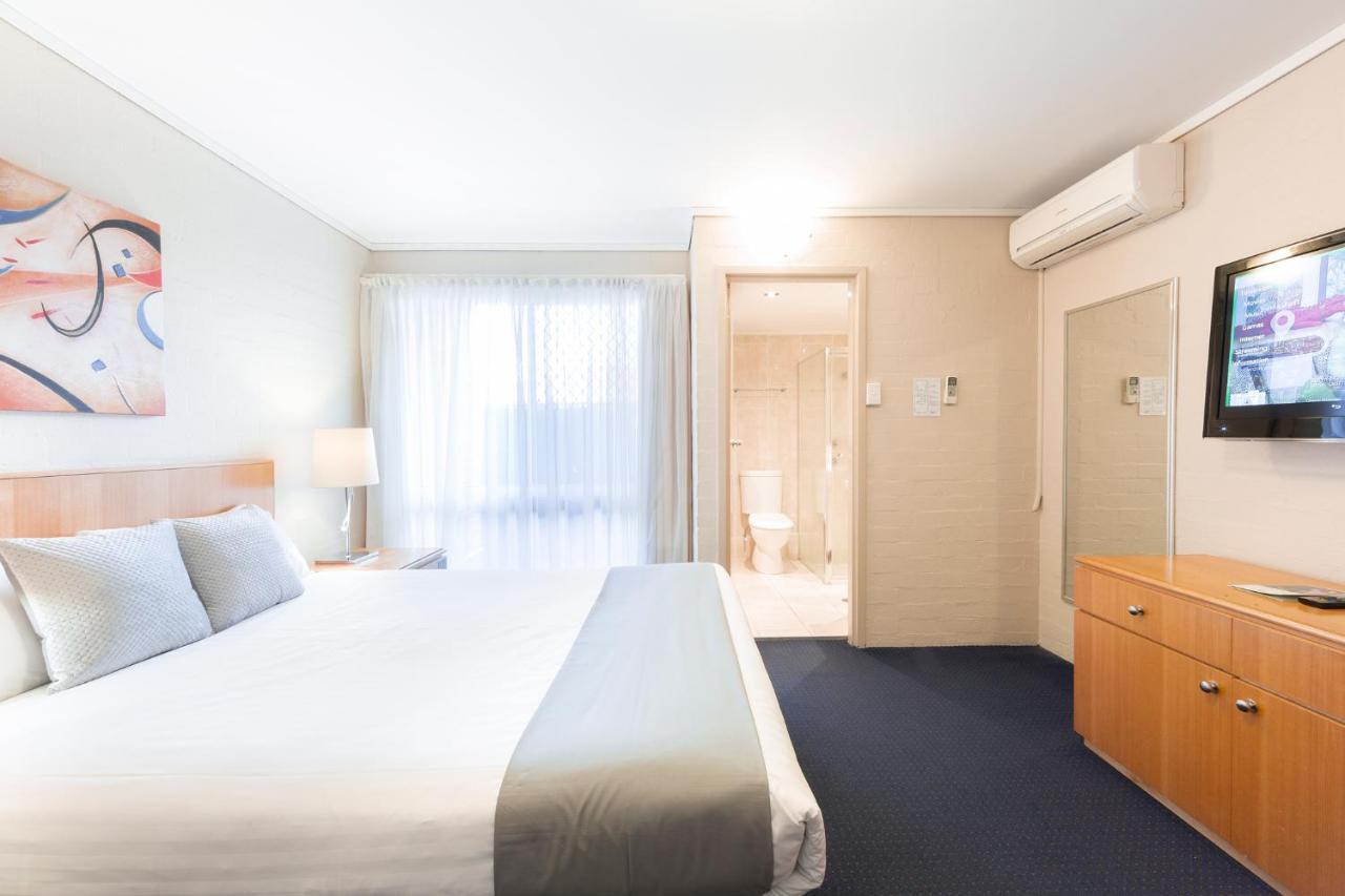Ibis Styles Camberra Exterior foto
